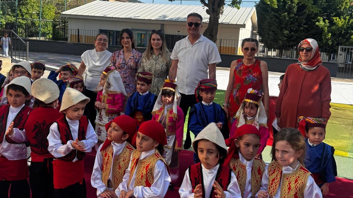 Anasınıflarımızın Mezuniyet Töreni Sevinç ve Guru Dolu Duygularla Gerçekleştirildi. Miniklerimize Eğitim Öğretim Hayatlarına Başarılar Dileriz.